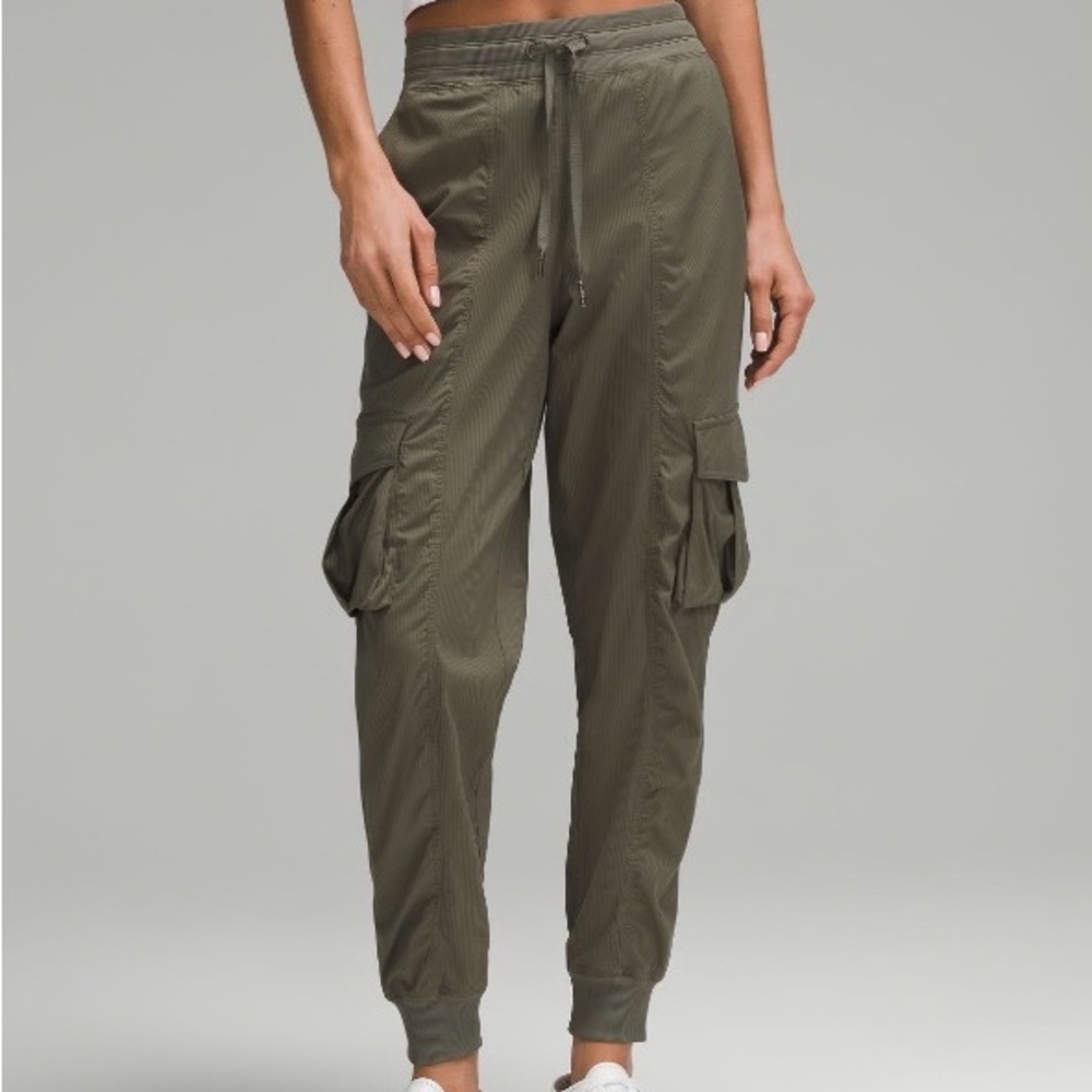Dance Studio Relaxed-fit Mid-rise Cargo Jogger